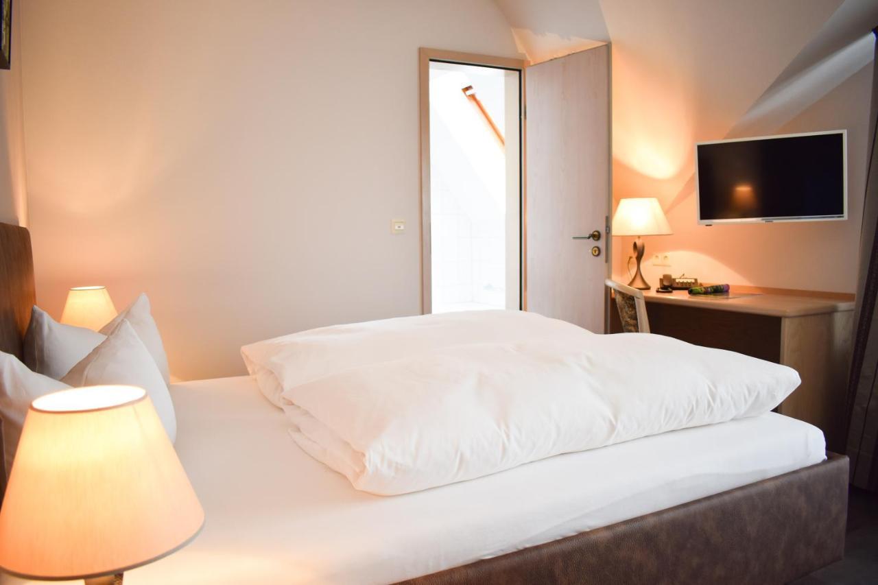 Castell Hotel & Restaurant Лайнсвайлер Екстериор снимка