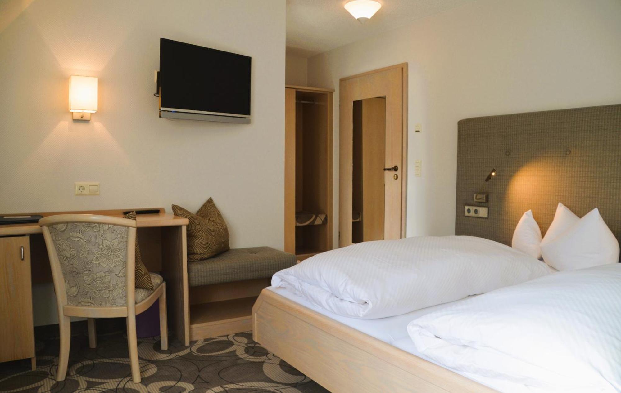 Castell Hotel & Restaurant Лайнсвайлер Екстериор снимка