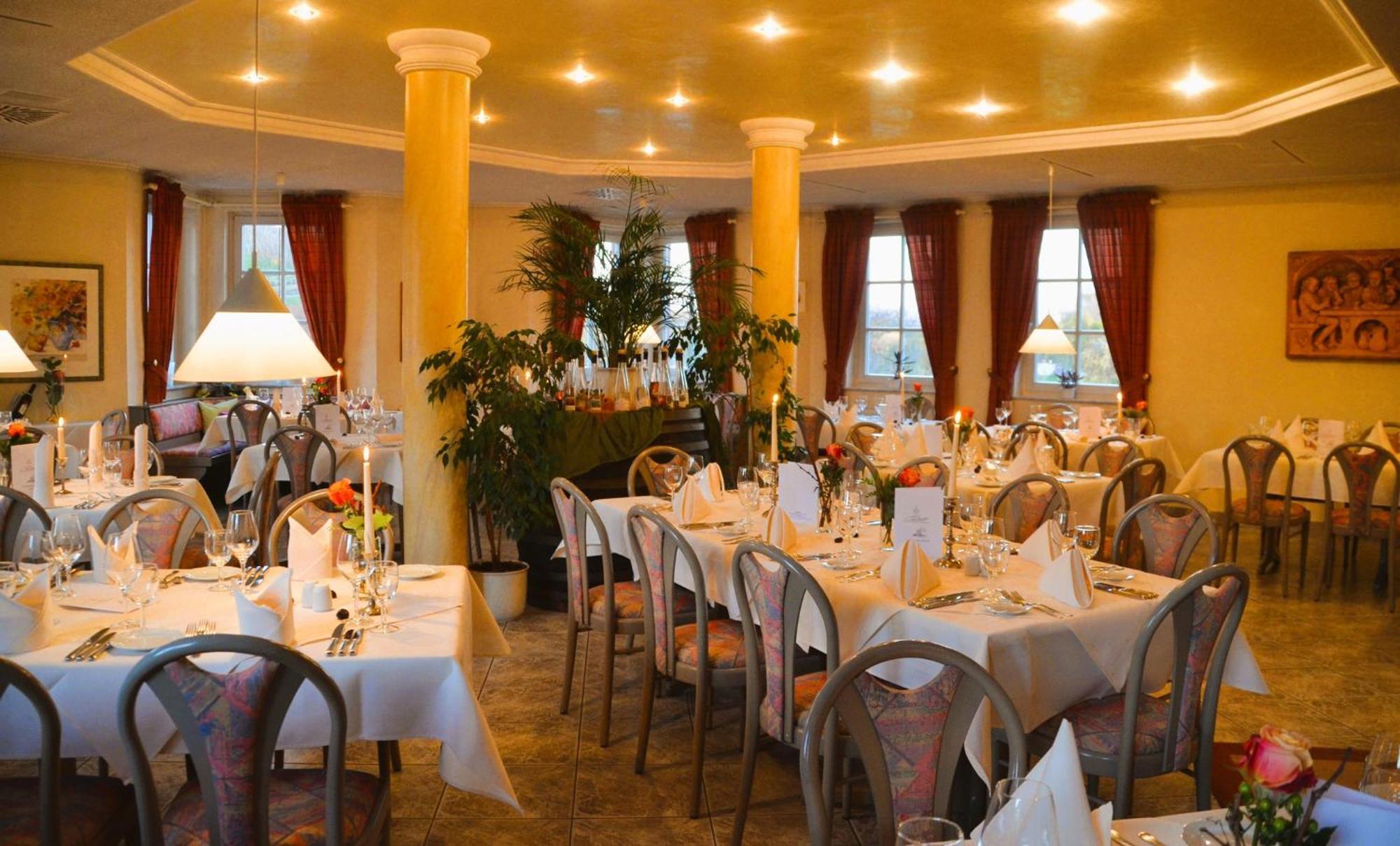 Castell Hotel & Restaurant Лайнсвайлер Екстериор снимка