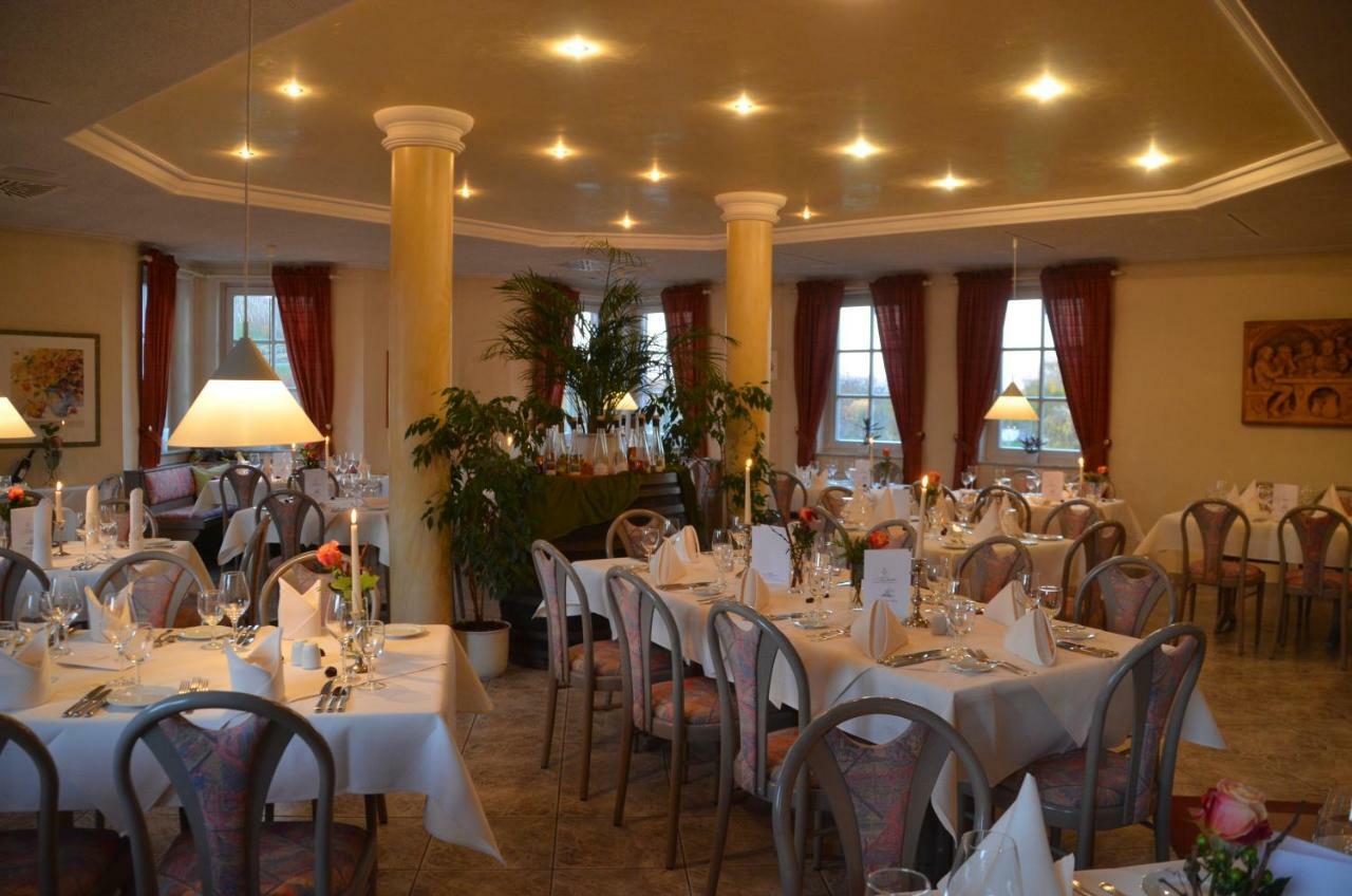 Castell Hotel & Restaurant Лайнсвайлер Екстериор снимка